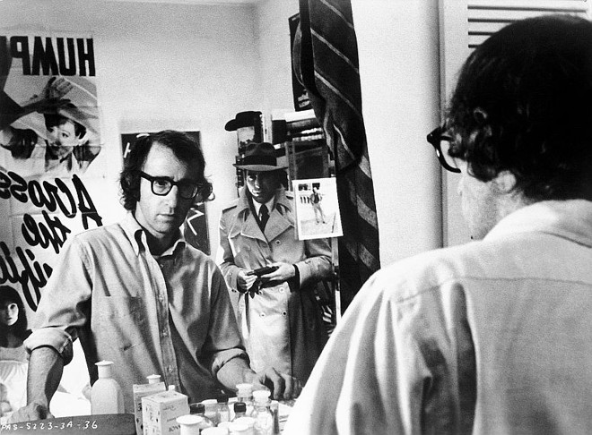 Cena de Sonhos de um Sedutor, baseado numa peça teatral: filme foi tema do livro Conversas com Woody Allen, de Eric Lax, publicado pela Cosac Naify | 