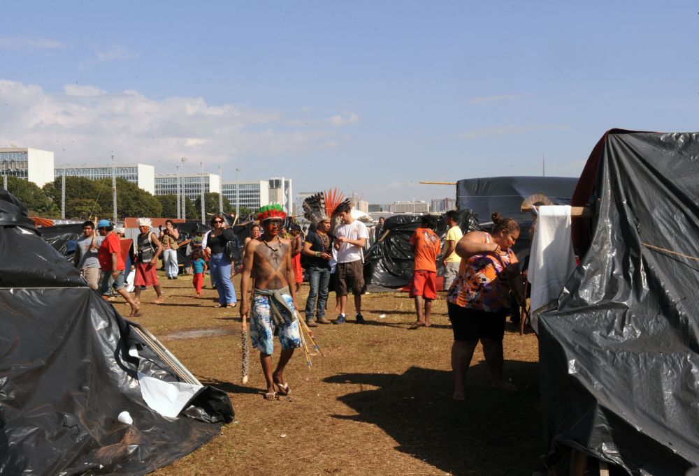 Pouco antes das 10h da manhã, as barracas que haviam sido montadas há seis meses (foto) foram totalmente retiradas, juntamente com os pertences e comida | Roosewelt Pinheiro / Agência Brasil