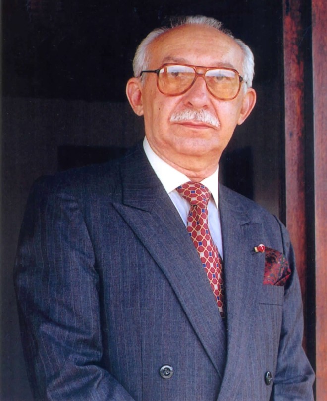 Fora da disputa -O presidente do TSE, ministro Ricardo Lewandowski, indeferiu o registro de candidatura feito pelo candidato do PSL à Presidência da República, Américo Souza (foto). Lewandowski afirmou que faltaram documentos exigidos pela legislação, como a ata da convenção do PSL de escolha de Souza como candidato ao cargo de presidente. De acordo com o ministro, no processo há um documento no qual integrantes do partido teriam decidido não lançar candidato à Presidência |