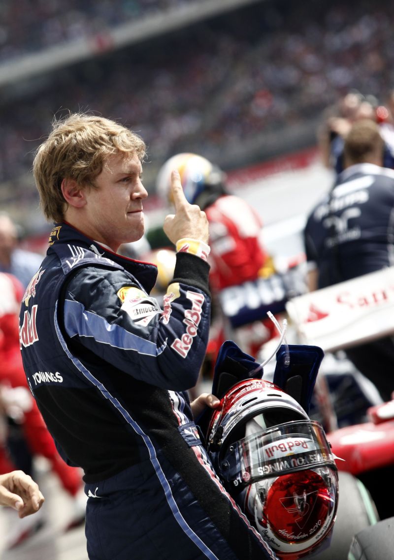 Sebastian Vettel, da Red Bull, festeja a primeira posição no grid | Guillaume Baptiste/AFP