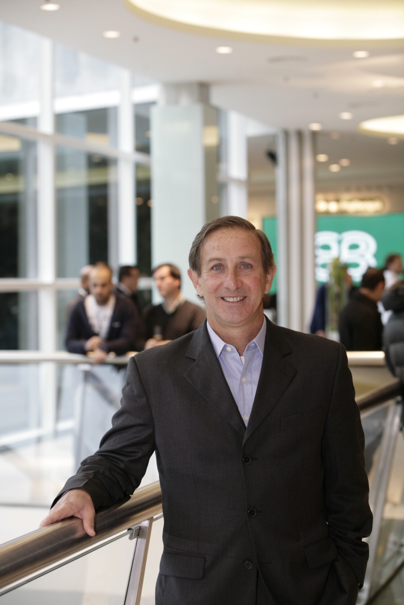 O setor é o último a entrar e o primeiro a sair das crises. Não paramos de investir em nenhum momento e continuamos a crescer em índices acima de dois dígitos.
Eduardo Novaes, superintendente da Multiplan | Divulgação