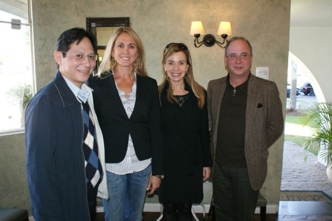 A eterna rainha Hortência Marcari esteve em Curitiba na última sexta-feira para visitar o projeto Centros de Excelência do Basquete, do qual é madrinha. O presidente da Unimed Curitiba, Sérgio Ioshii, e os conselheiros Rosane Frecceiro e Fabiano Anto­­nello acompa­­nharam a visita. A cooperativa apoia o projeto | 