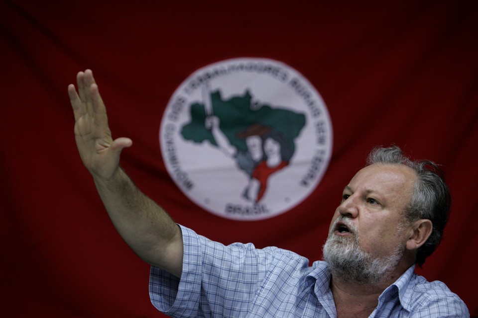 João Pedro Stédile, fundador do MST, fala sobre candidatos à presidência. | AFP PHOTO/Mauricio LIMA