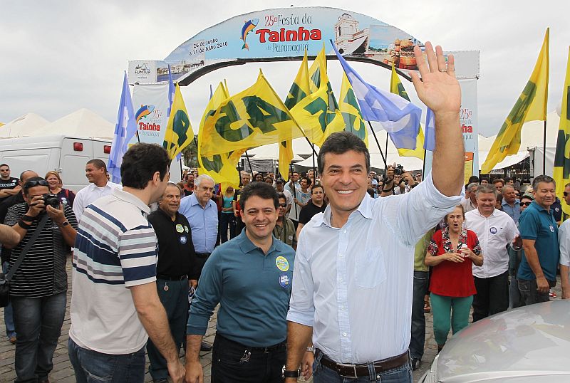 A Festa da Tainha, encerrada ontem em Paranaguá, atraiu o tucano Beto Richa... | Divulgação