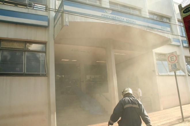 Unidade do INSS em Cascavel foi incendiada por um segurado descontente há quatro meses: peritos pedem mais segurança | Lorena Manarim / Jornal Hoje