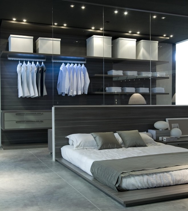 Closet sem portas é uma das tendências. Os móveis são da Dell Anno |