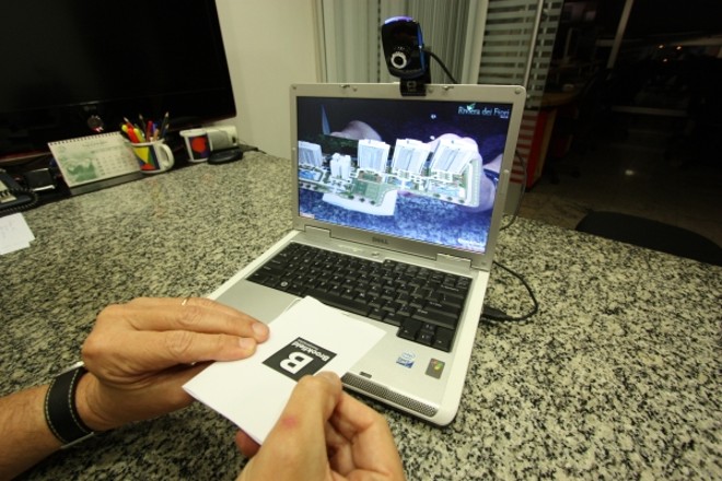 Na Brookfield, corretores mostram as maquetes em 3D, gravadas em pen drive |