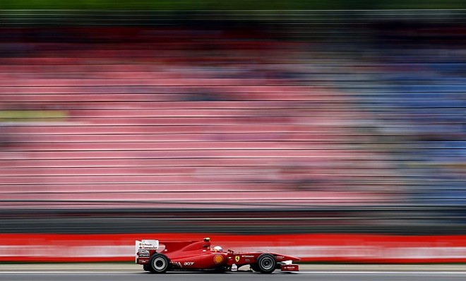 Reação vermelha: Fernando Alonso, da Ferrari, fez o melhor tempo ontem, com 1min16s265 |