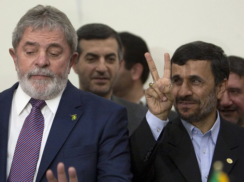 Lula ao lado do presidente iraniano Mahmoud Ahmadinejad, durante visita ao Oriente Médio em maio de 2010 | Reuters