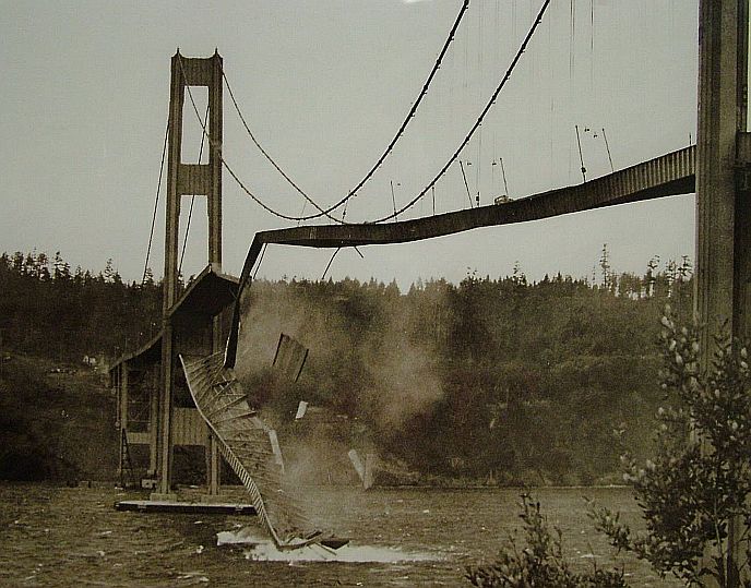 A ponte Tacoma Narrows, em 1940: colapso levou engenheiros a projetar estruturas mais resistentes a ventos | Creative Commons