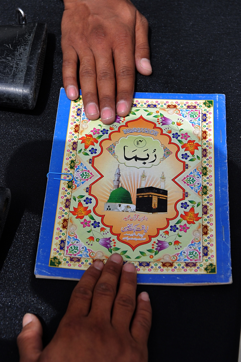 Soldados afegãos fazem juramento: combate ao Taleban esbarra na espionagem paquistanesa | Shah Marai/AFP