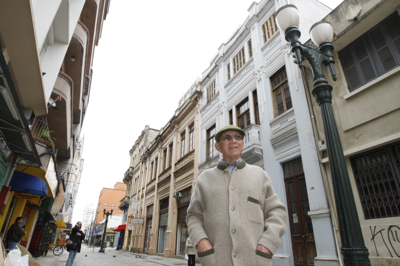 O italiano Adriano Bonaldi e as três casas da Saldanha Marinho das quais cuida há 40 anos: Cadê o interesse? | Marcelo Elias/Gazeta do Povo