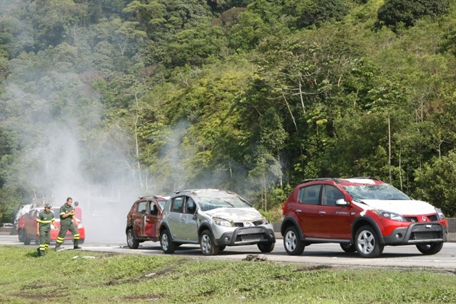 O motorista do caminhão sofreu ferimentos leves | 