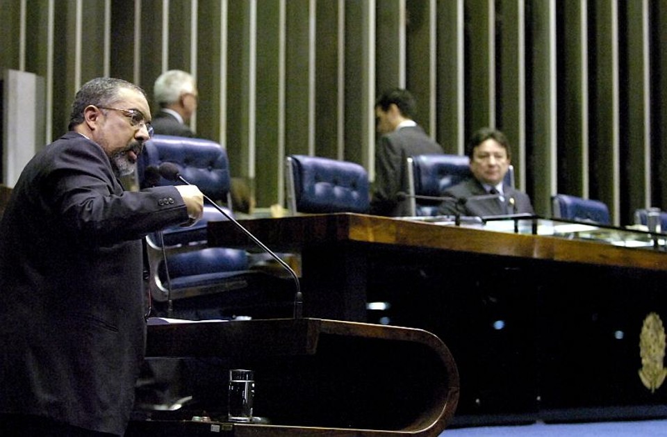 Paulo Paim discursa no Senado, na volta dos trabalhos legislativos: poucos parlamentares no Congresso e projetos de forte apelo popular na pauta | Geraldo Magela/Ag. Senado