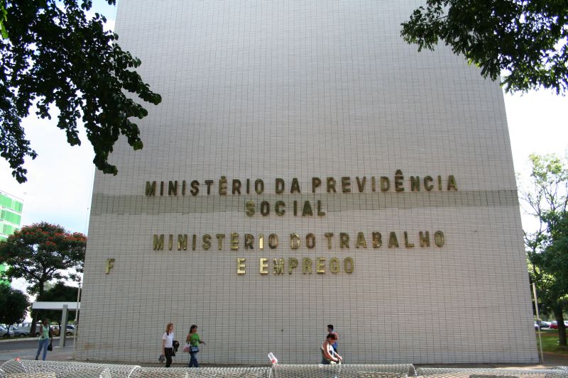 Prédio do Ministério da Previdência Social, em Brasília: remuneração inicial para aprovados de nível médio é de R$ 1,7 mil | Gabriel Jabur/JB