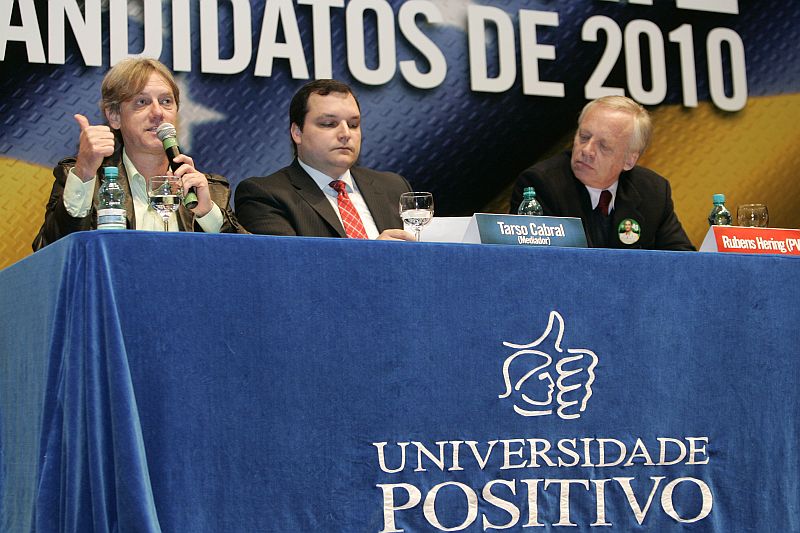 Debate no Positivo: Luiz Felipe Bergmann (PSol) e Rubens Hering (PV) aproveitaram o encontro para defender projetos de seus partidos | Antonio More/Gazeta do Povo