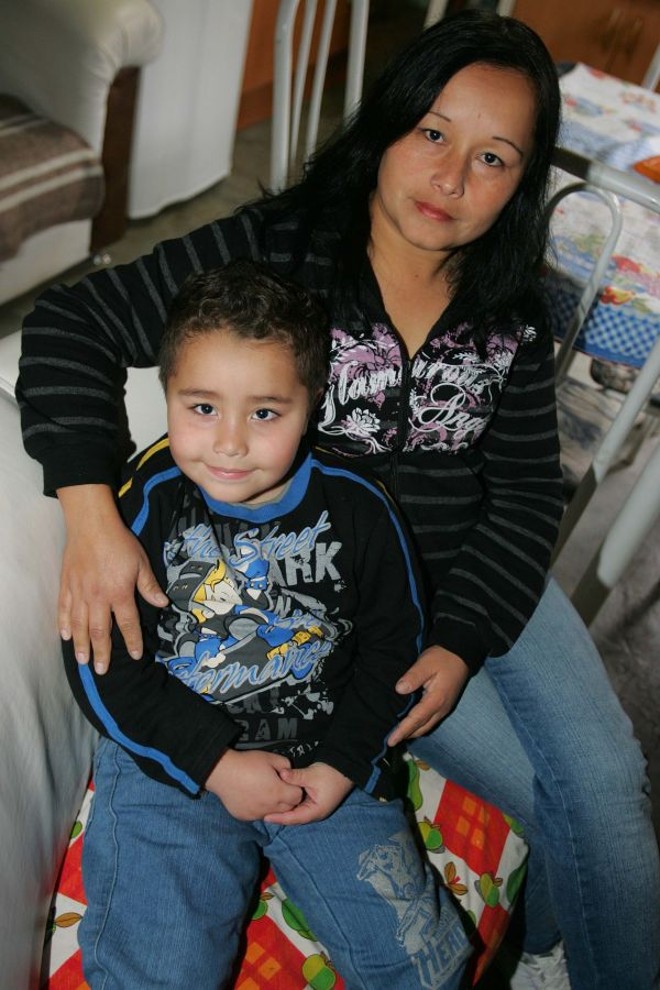 Bolachas recheadas, salgadinhos, massas, batatas fritas, pães e queijos em excesso. Segundo a balconista Eva Ferreira, esses eram os ingredientes principais da alimentação de seu filho, Wendell Gabriel de Oliveira, 5 anos, até ser diagnosticado com hipertensão há cerca de três anos. A doença é fruto da combinação entre herança genética e uma série de maus hábitos. 