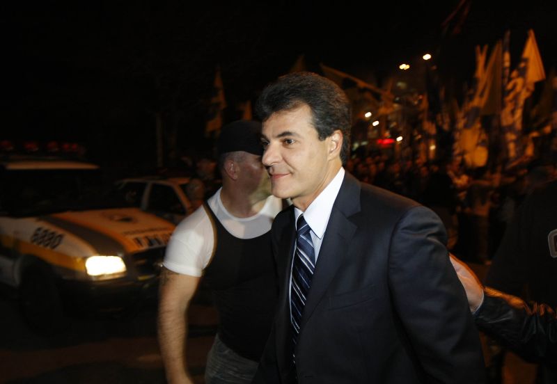 Beto Richa: candidato diz ficar feliz com o resultado, mas fala que ainda é cedo para comemorar a vantagem obtida sobre o adversário | Pedro Serápio / Gazeta do Povo