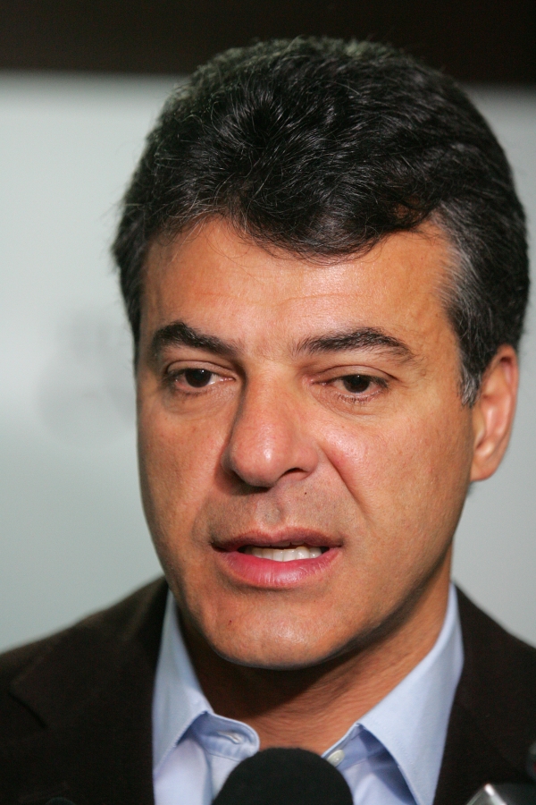 A Justiça é o foro mais apropriado para resolver isso.
Beto Richa, candidato ao governo do Paraná pelo PSDB, preferindo se manter longe das polêmicas em relação à Assembleia | Antonio More/Gazeta do Povo