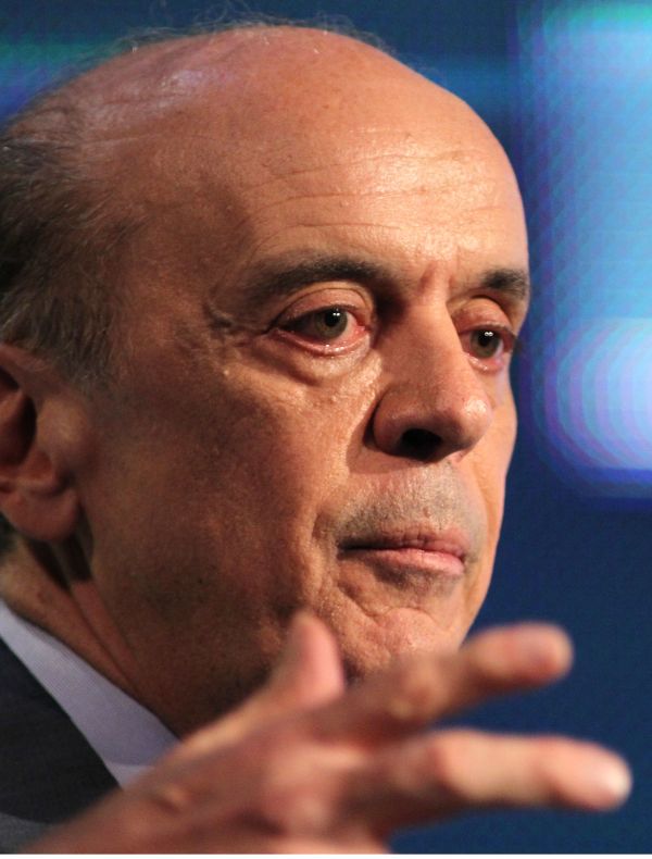 José Serra e Dilma Rousseff preferem não entrar muito no tema | Fotos: Luis Vieira/AFP