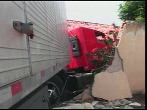 Carreta invadiu escola em Natal | Reprodução/ Intertv Cabugi