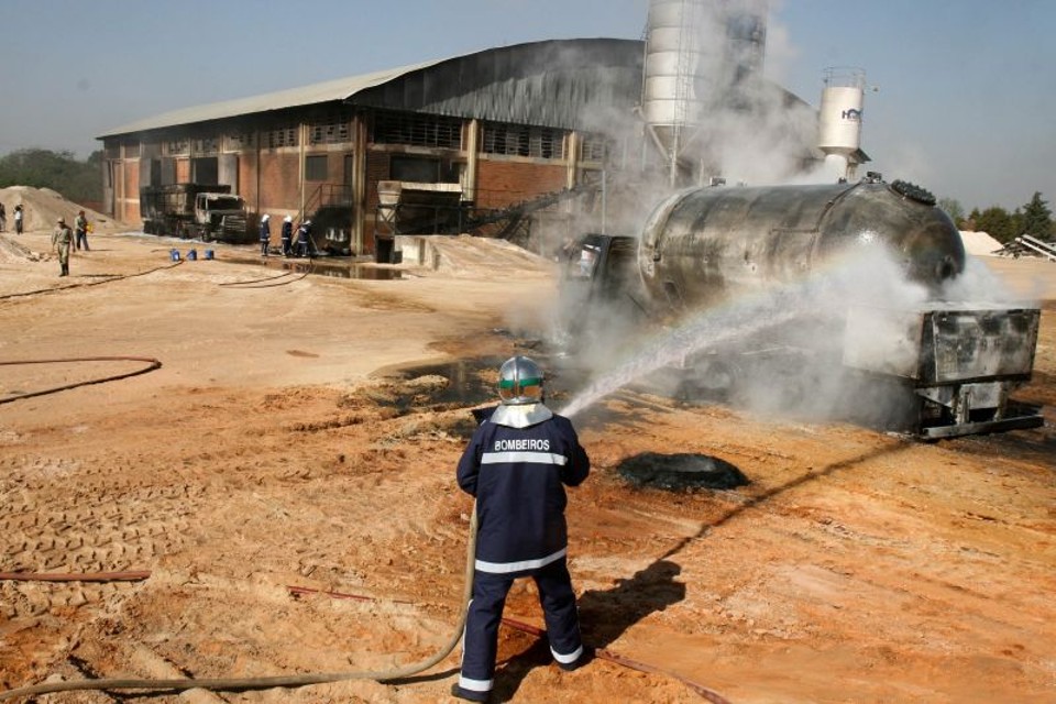 Caminhão de gás a granel explode no pátio de fábrica Caminhão entregava gás na empresa quando explodiu | Henry Milléo / Agência de Notícias Gazeta do Povo