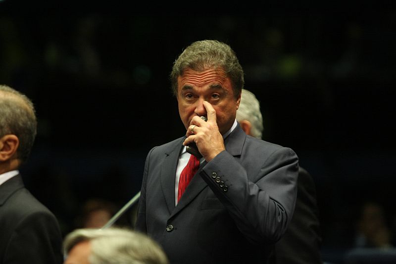 Alvaro Dias: senador acha que reação não está à altura dos fatos | Valterci Santos/ Gazeta do Povo