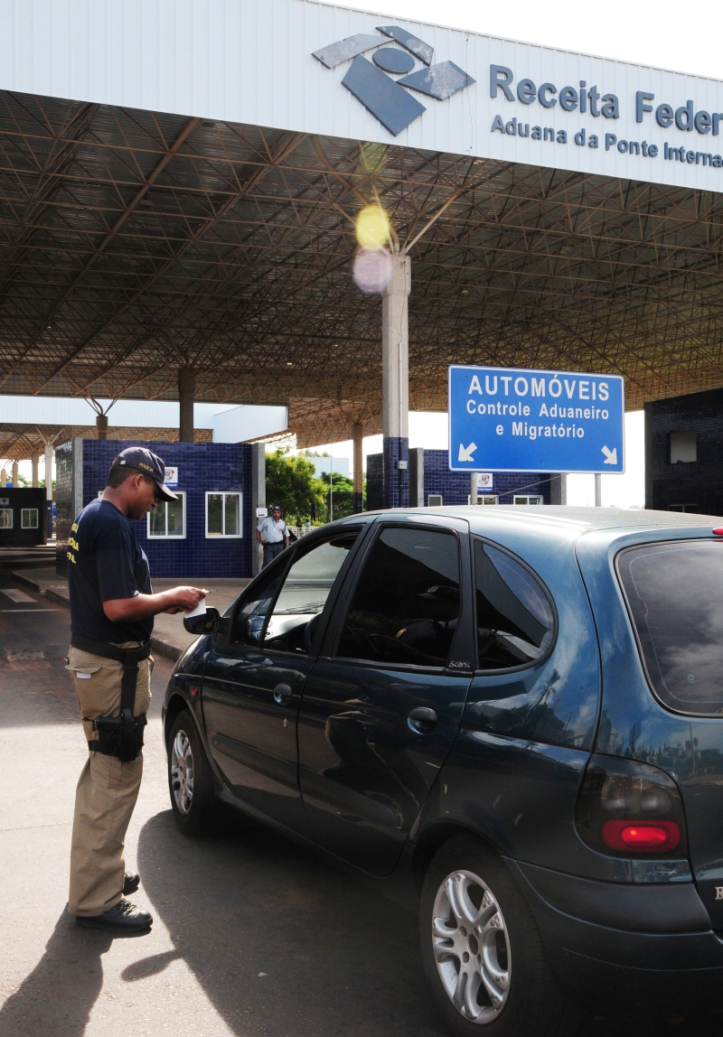 Aduana brasileira na Ponte da Amizade, em Foz: limite para importação por terra continua a ser de R$ 300 | Marcos Labanca