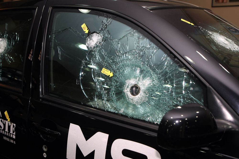 Blindagem feita em Curitiba só não resiste a tiros de fuzil. O serviço custa entre R$ 28 mil e R$ 65 mil | Hedeson Alves / Gazeta do Povo