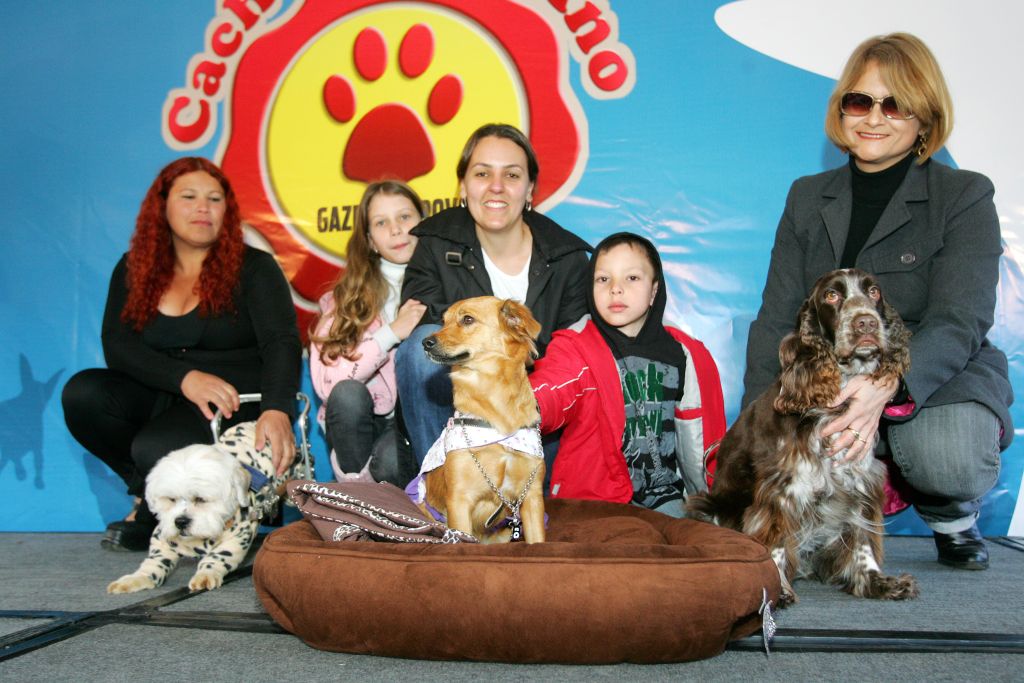 Marcelo, o campeão 2009, Aika,
a vencedora deste ano e Brenda, primeira campeã do concurso : pose para comemorar a vitória | Antônio More/Gazeta do Povo