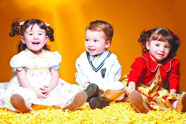 Os trigêmeos Rafaela, Vincenzo e Marina comemoraram o segundo aniversário em Ponta Grossa, ao lado dos pais, a endócrino-pediatra Renata e o empresário Rodrigo Túlio, e dos orgulhosos avós, Vera e Cícero Silva e Norma e João Dilceu Túlio |