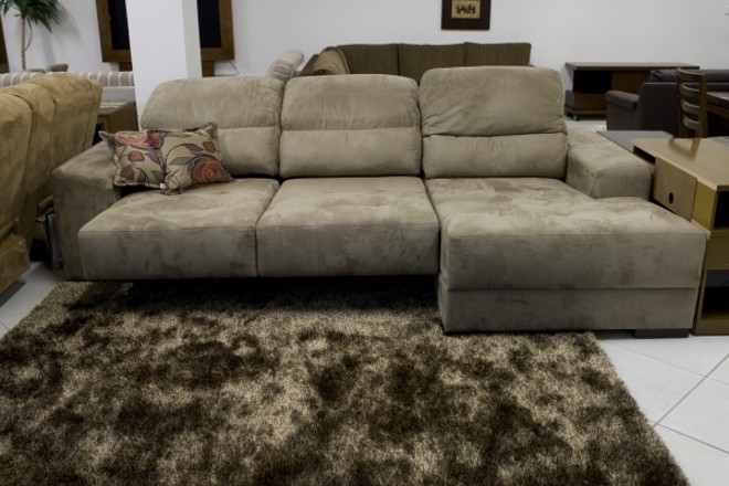 Estampas entram em cena nos elementos de composição, como nas almofadas. Modelo da Attraktiva, por R$ 3.590 |