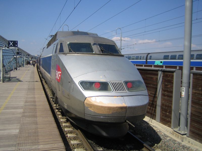 TGV, na França, opera com rodas sobre trilhos: modelo é uma das opções sendo estudadas pelo governo brasileiro para implementação no eixo Rio-São Paulo | Loopzilla / Creative Commons