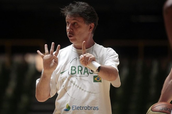Rubén Magnano, campeão olímpico pela Argentina, aposta na modificação da mentalidade do time brasileiro para ter sucesso no Mundial da Turquia, que começa hoje | Gaspar Nóbrega / CBB