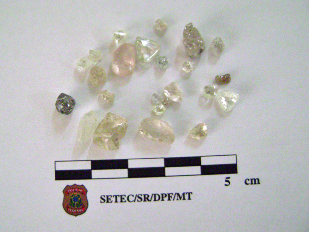 Diamantes foram apreendidos e encaminhados para perícia | Divulgação/PF