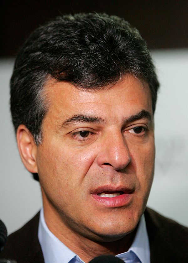 Tem quatro pessoas que foram muito ligadas ao Lerner na campanha do Osmar. Beto Richa, candidato ao governo pelo PSDB |