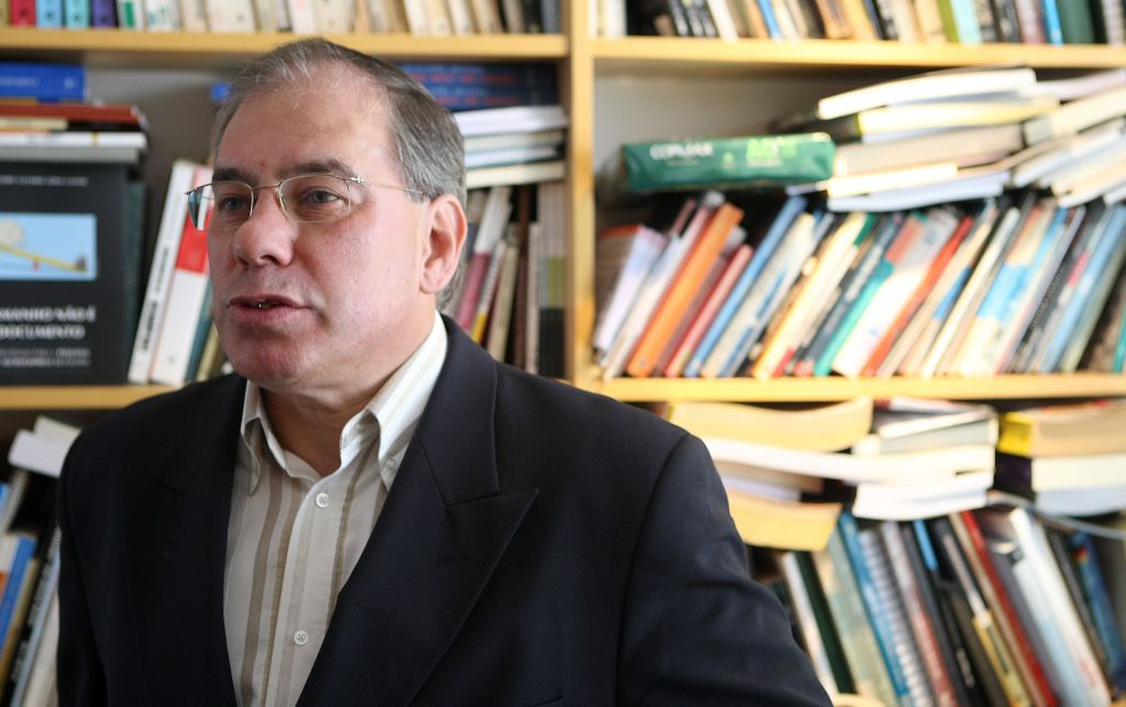 Escrevi durante toda a minha vida, em todos os momentos, em condições favoráveis e adversas. Mesmo fora de redações, segui fazendo reportagens, algumas delas, agora, publicadas em formato de livro, diz Sganzerla | Valterci Santos/Gazeta do Povo.