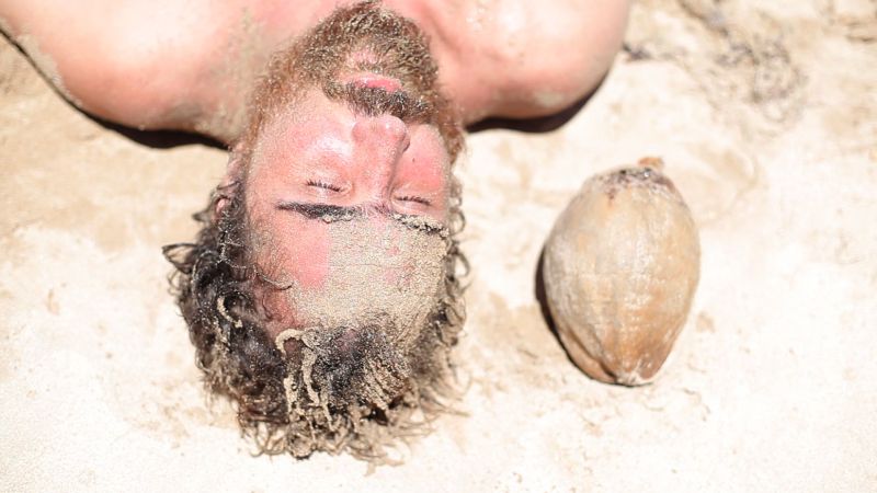 A musicalidade de trechos do livro de Paulo Leminski, ditas em off pelo ator João Miguel, acompanham seu personagem Renato em terras brasileiras, percorrendo várias regiões do país | Divulgação