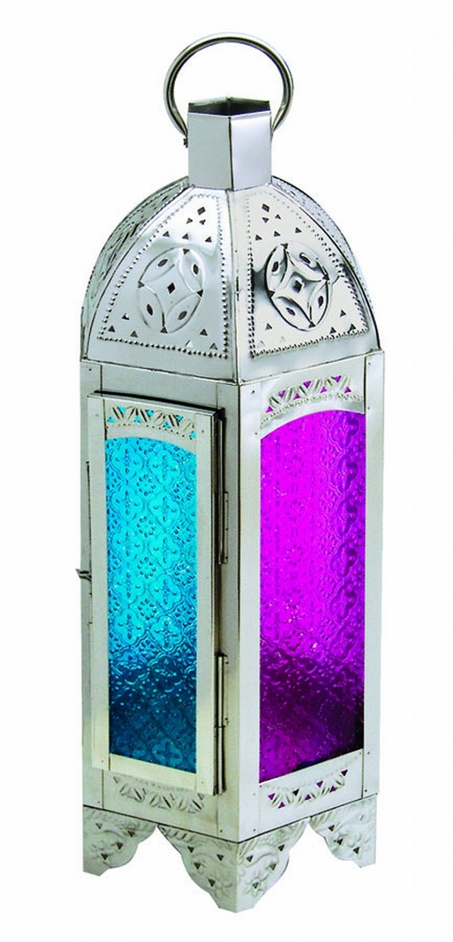 Com inspiração indiana, laterna da Rojemac Presentes é iluminada com velas |