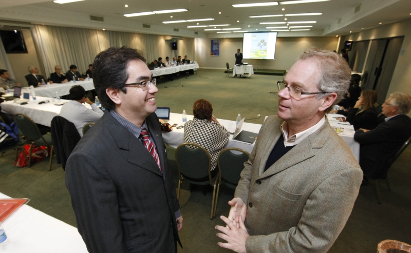 Marco Vasconcelos (Rede Brasil) e Sidney Axelrud (Redeimóveis) em Curitiba | Jonathan Campos/ Gazeta do Povo