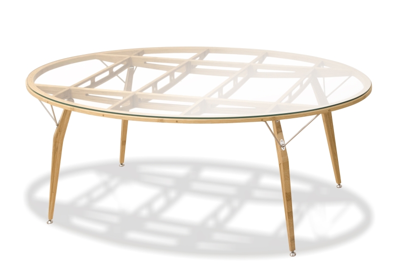 A Mesa Demoiselle, feita de bambu, pinus e tampo de vidro, é um dos produtos premiados | Fotos: Divulgação