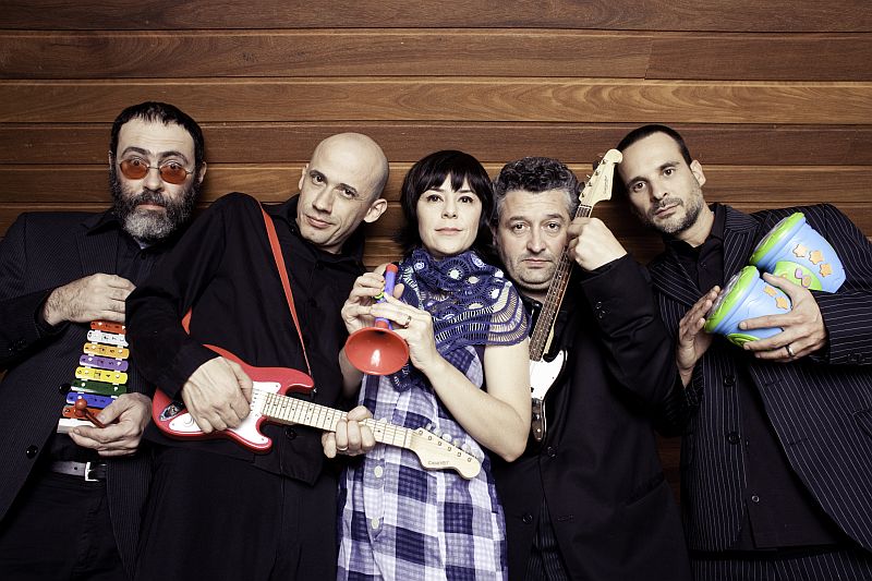 Pato Fu: criatividade, que sempre marcou o grupo, ganha ares lúdicos em Música de Brinquedo, novo trabalho da banda | Nino Andrés/ Divulgação