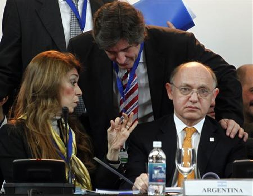 A ministra de Indústria e Comércio, Débora Giorgi, e outros ministros argentinos participaram da reunião nesta segunda-feira em San Juan | REUTERS/Marcos Brindicci