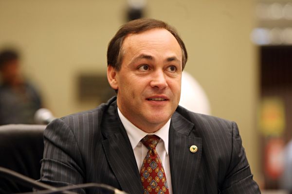 Os deputados Stephanes Júnior (PMDB)... | Hedeson Alves / Gazeta do Povo