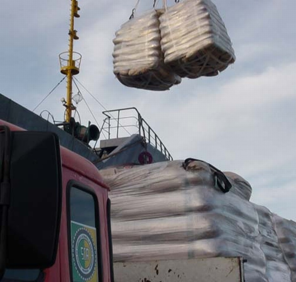 Embarque de açúcar em Paranaguá: atualmente carrega-se dois ou três navios ao mesmo tempo para atender à demanda | Divulgação/APPA
