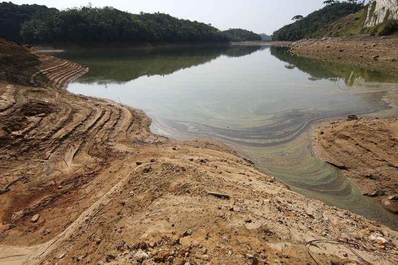 Represa do Capivari, na região metropolitana de Curitiba, está com 61,5% da capacidade; em agosto de 2009, nível da água na mesma área estava em 65% | Valterci Santos/ Gazeta do Povo