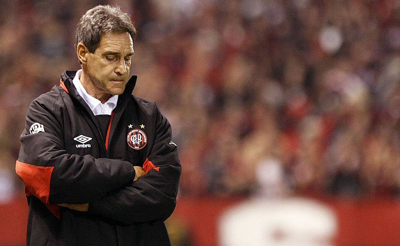 Paulo César Carpegiani treinou equipe com três na frente | Daniel Castellano / Agência de Notícias Gazeta do Povo