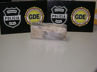 Droga estava dentro de monitor LCD transportado pela mulher | Divulgação Polícia Civil