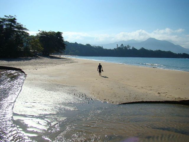 A ideia de férias em uma ilha isolada e deserta pode em breve ficar tão distante quanto os slides que turistas costumavam usar para narrar suas aventuras |