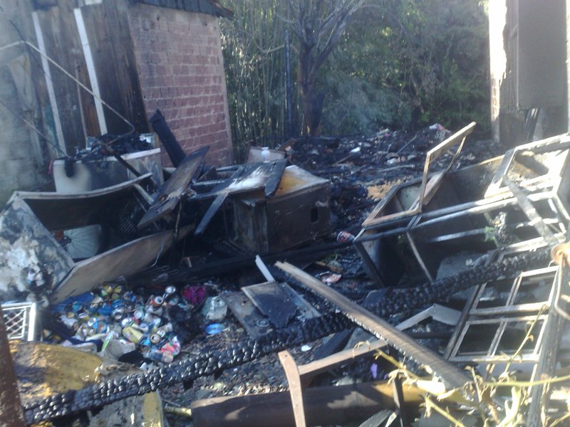 Nada sobrou das quatro casas atingidas pelo fogo | Felippe Aníbal / Gazeta do Povo